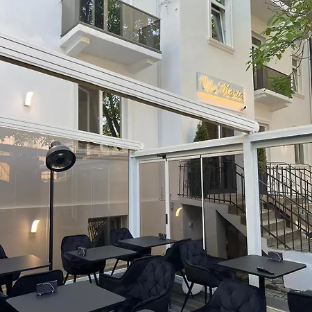 La Maria Hostel *