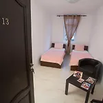 La Maria بيت شباب